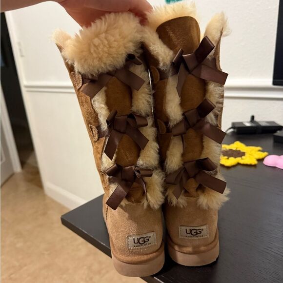 Women’s uggs size 7 Bailey bow fur tall - Picture 7 of 8